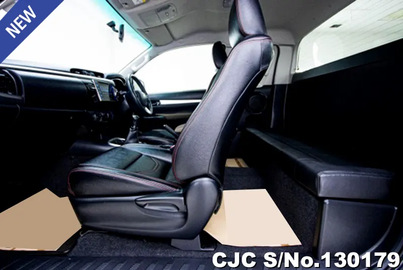 Toyota Hilux in Gray for Sale Image 7
