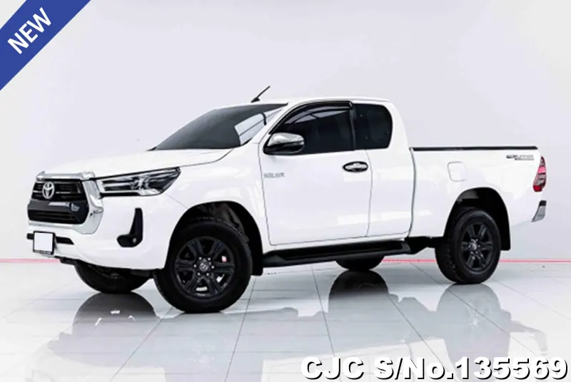 Toyota Hilux in White for Sale Image 2