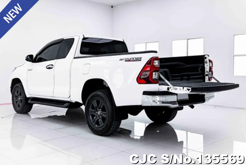 Toyota Hilux in White for Sale Image 5