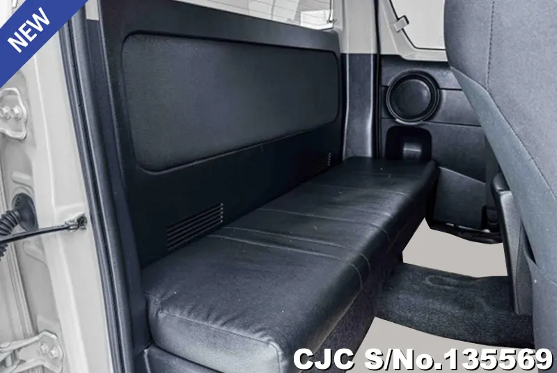 Toyota Hilux in White for Sale Image 8