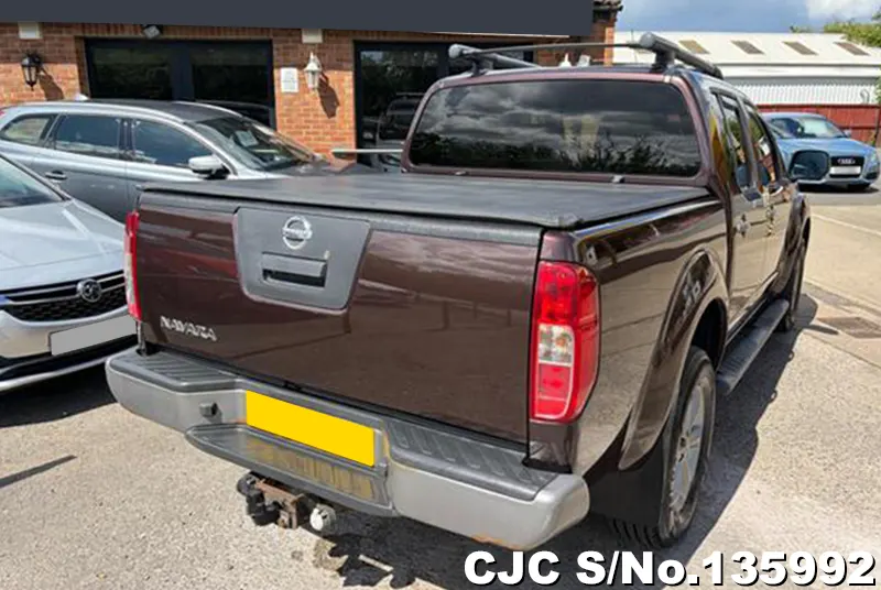 Nissan Navara in Beige for Sale Image 2