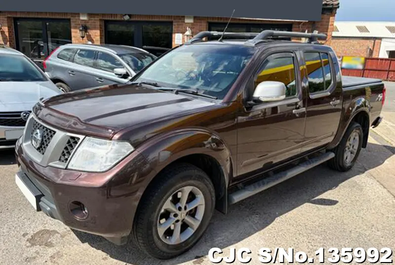 Nissan Navara in Beige for Sale Image 3