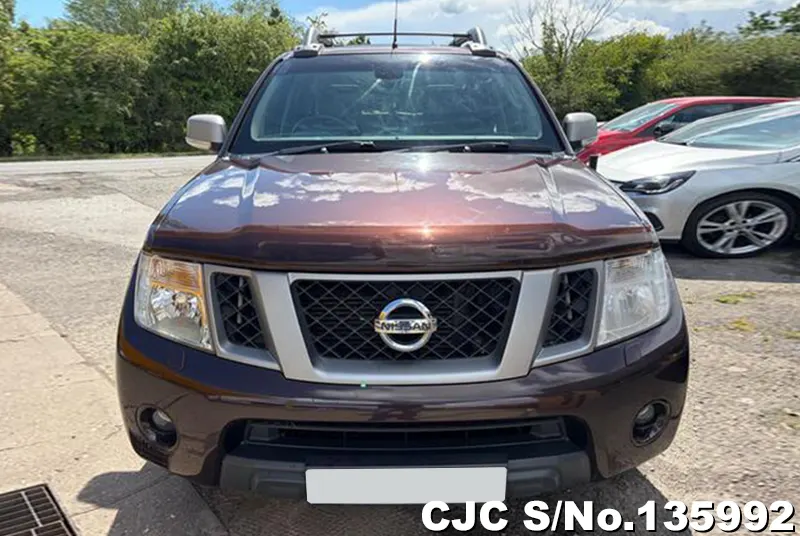 Nissan Navara in Beige for Sale Image 4