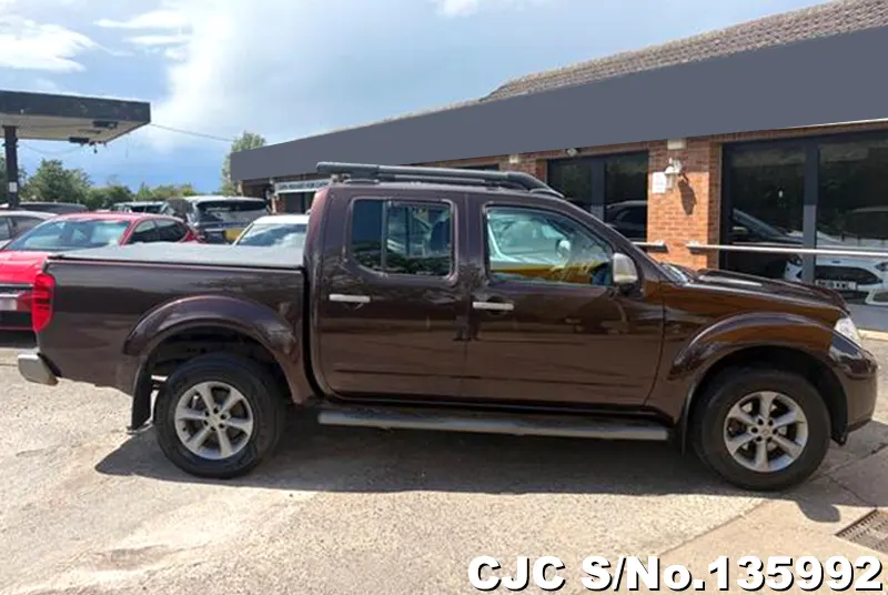Nissan Navara in Beige for Sale Image 5