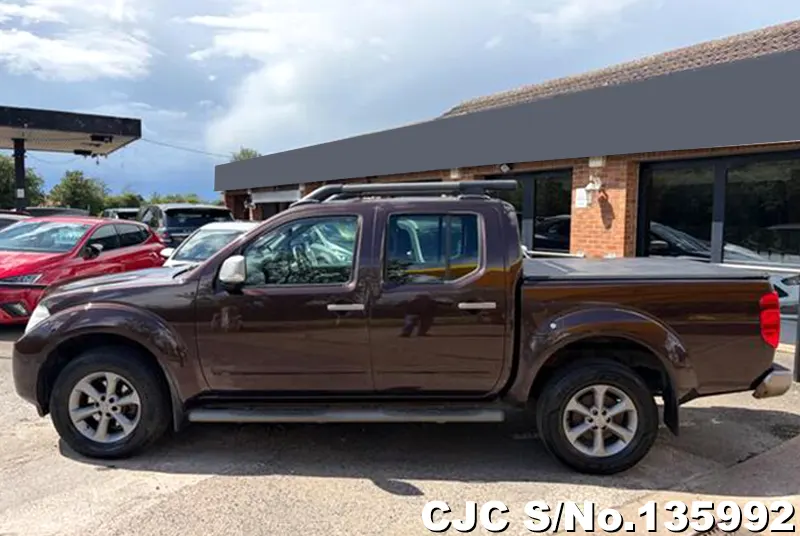 Nissan Navara in Beige for Sale Image 6