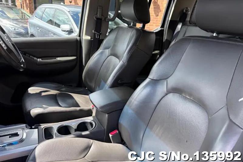 Nissan Navara in Beige for Sale Image 9