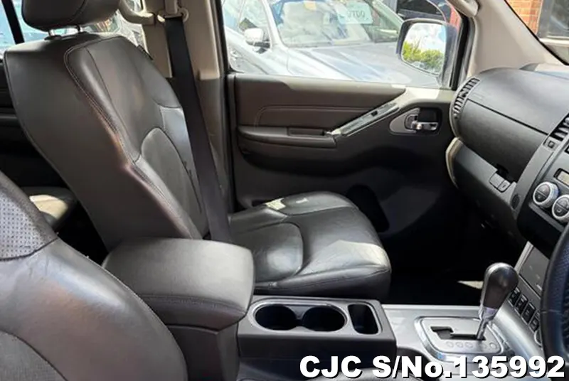 Nissan Navara in Beige for Sale Image 10