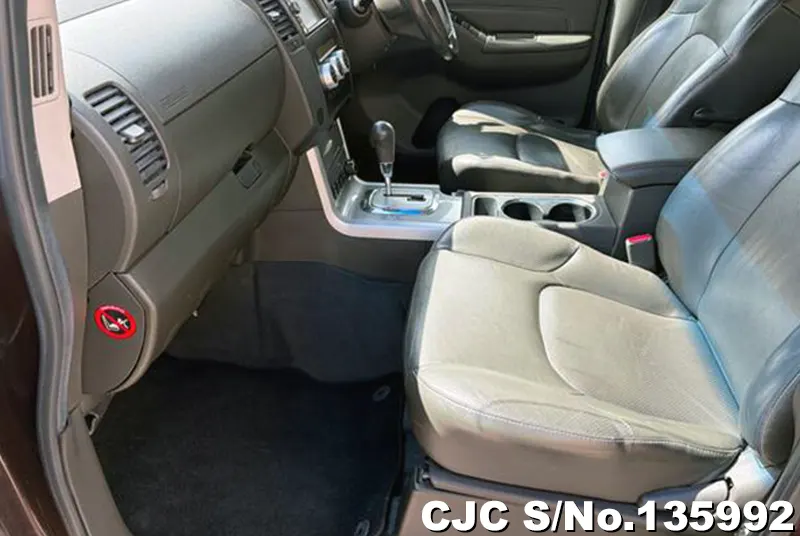 Nissan Navara in Beige for Sale Image 11