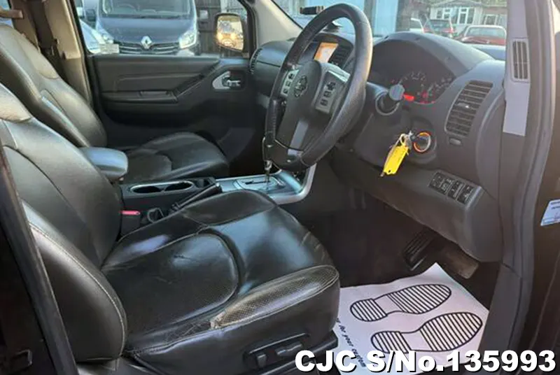Nissan Navara in Black for Sale Image 4