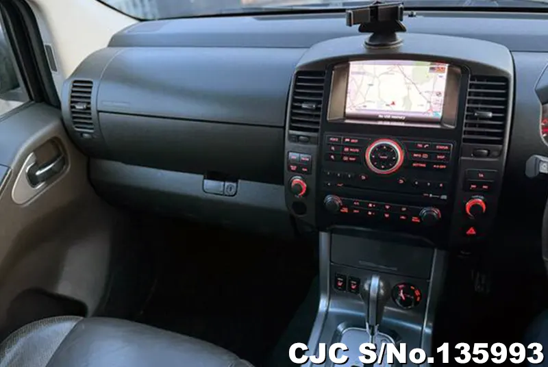 Nissan Navara in Black for Sale Image 6