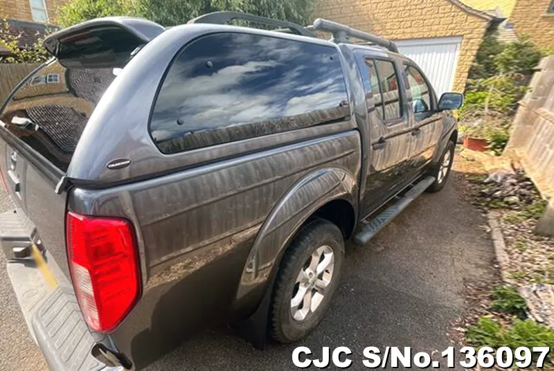 Nissan Navara in Gray for Sale Image 2