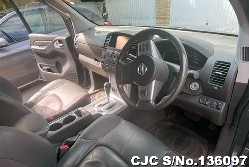 Nissan Navara in Gray for Sale Image 3