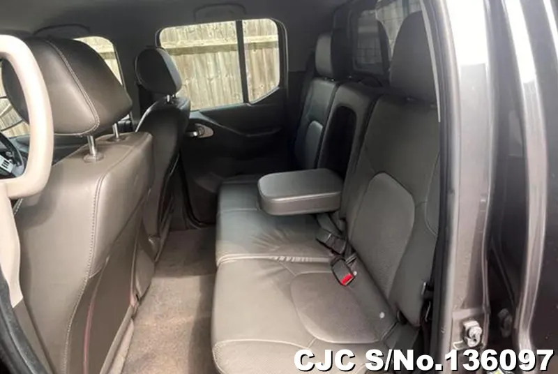 Nissan Navara in Gray for Sale Image 4