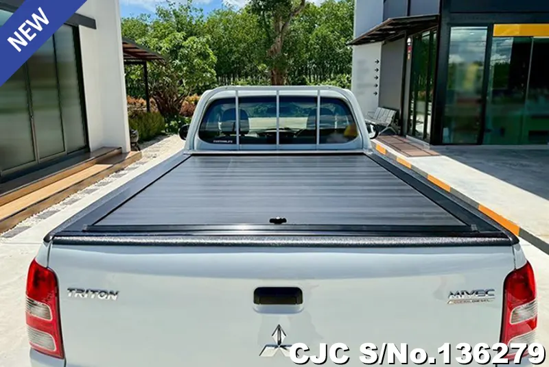 Mitsubishi Triton in White for Sale Image 7
