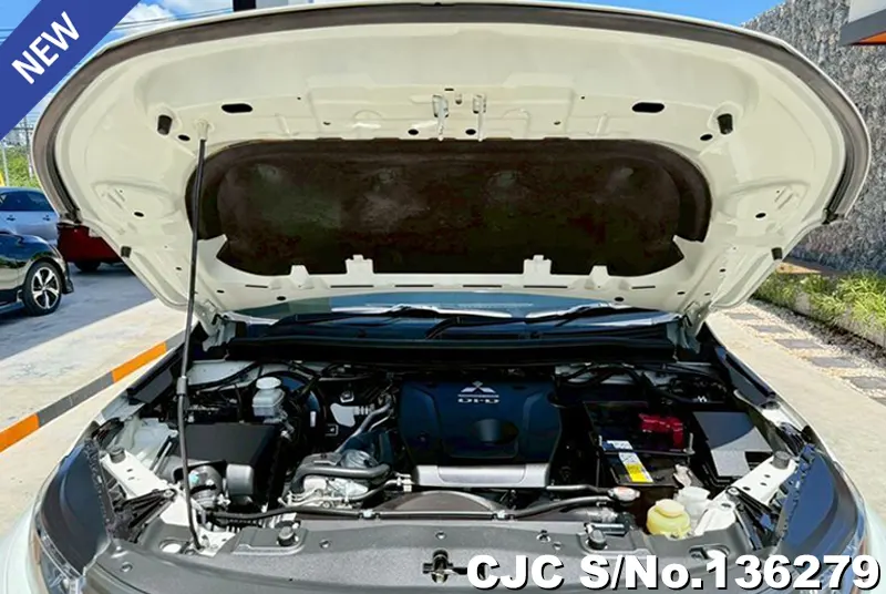 Mitsubishi Triton in White for Sale Image 13