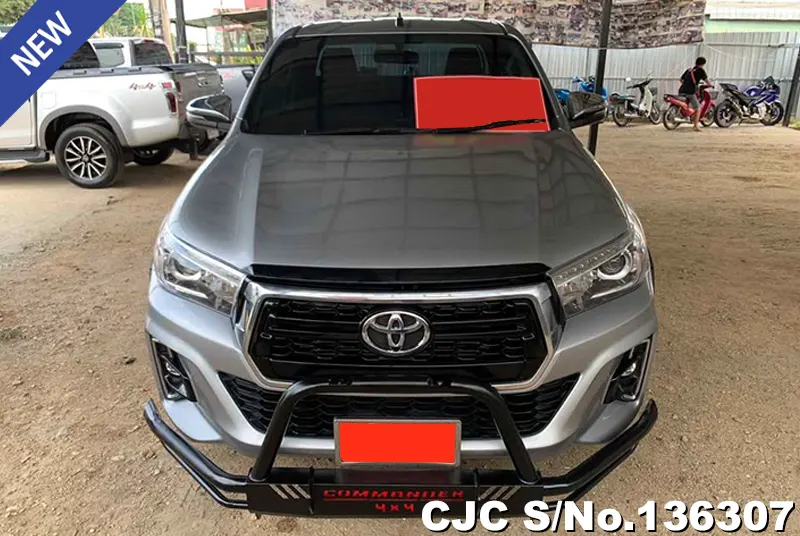 Toyota Hilux in Silver for Sale Image 4