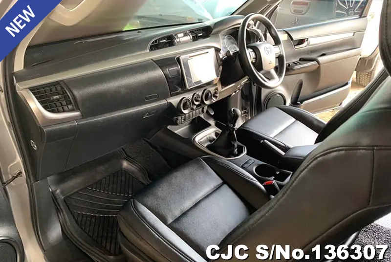 Toyota Hilux in Silver for Sale Image 8