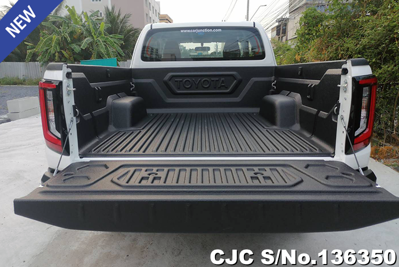 Toyota Hilux in Super White Ⅱ for Sale Image 9