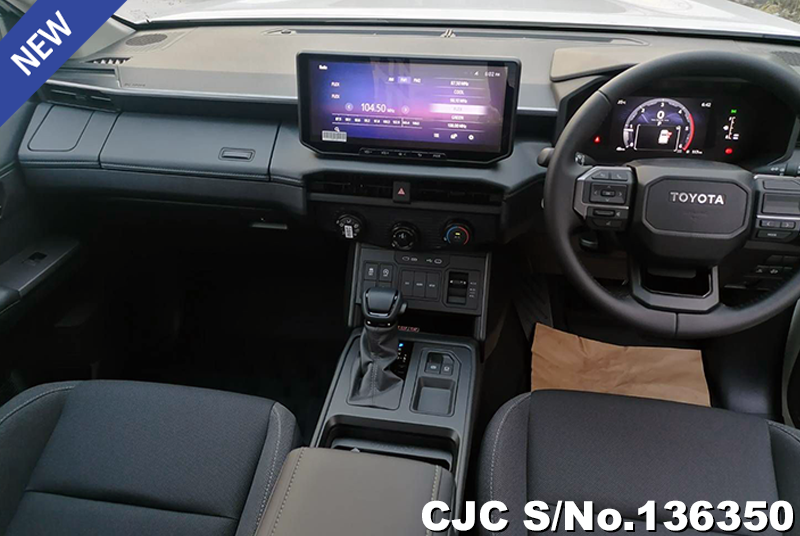 Toyota Hilux in Super White Ⅱ for Sale Image 10