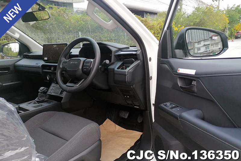 Toyota Hilux in Super White Ⅱ for Sale Image 12