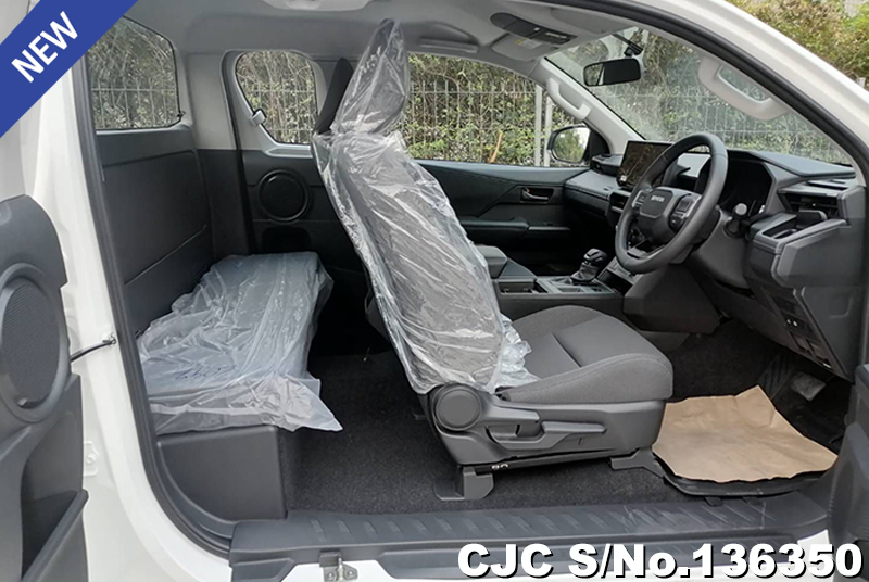 Toyota Hilux in Super White Ⅱ for Sale Image 14