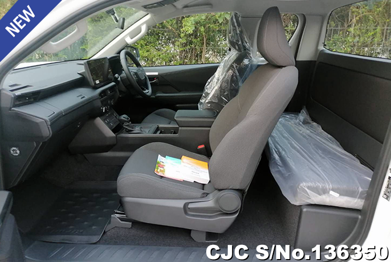 Toyota Hilux in Super White Ⅱ for Sale Image 15