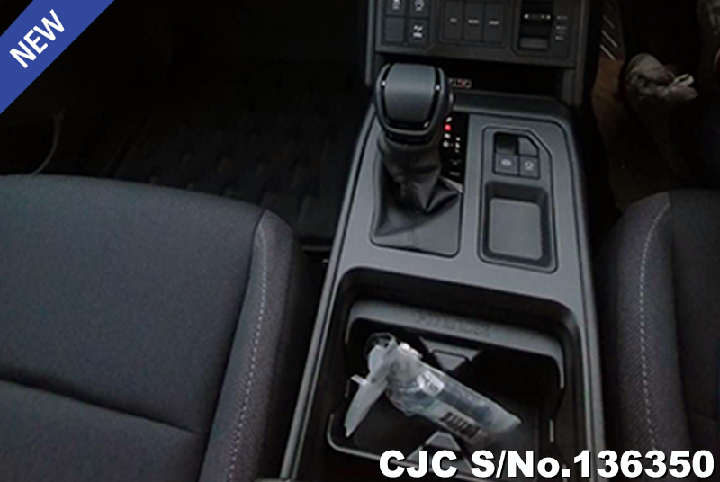 Toyota Hilux in Super White Ⅱ for Sale Image 18