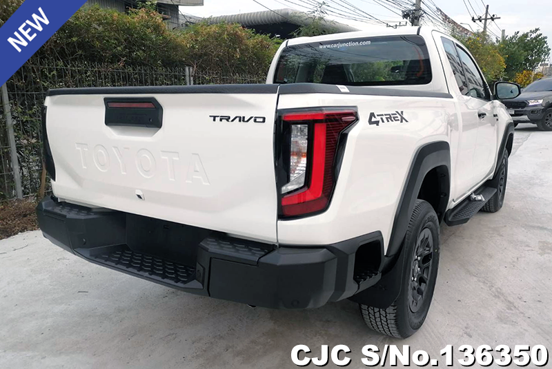 Toyota Hilux in Super White Ⅱ for Sale Image 2