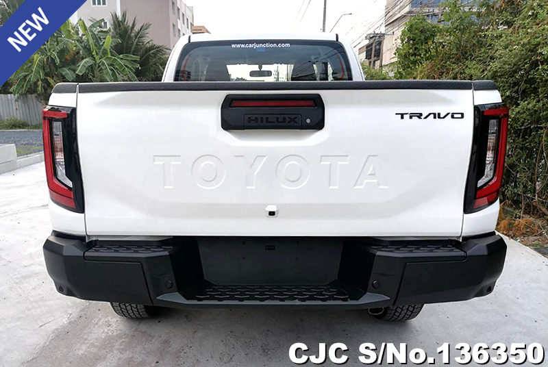 Toyota Hilux in Super White Ⅱ for Sale Image 5