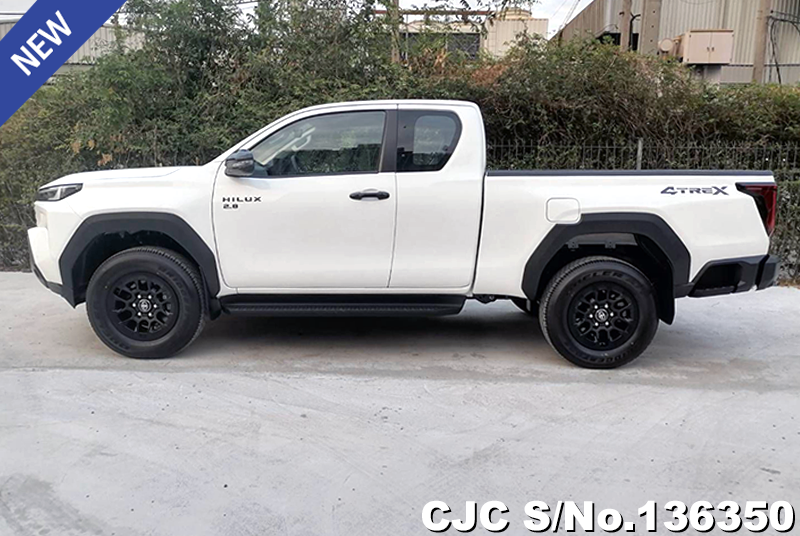 Toyota Hilux in Super White Ⅱ for Sale Image 6