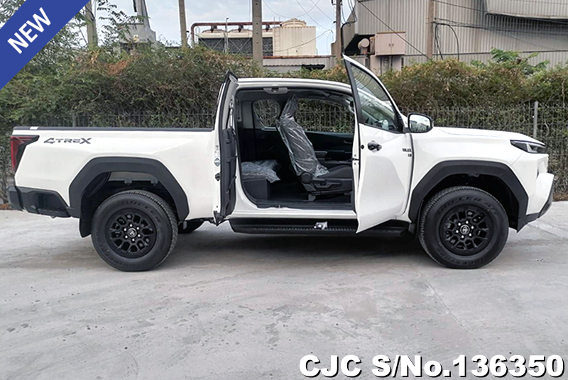 Toyota Hilux in Super White Ⅱ for Sale Image 7
