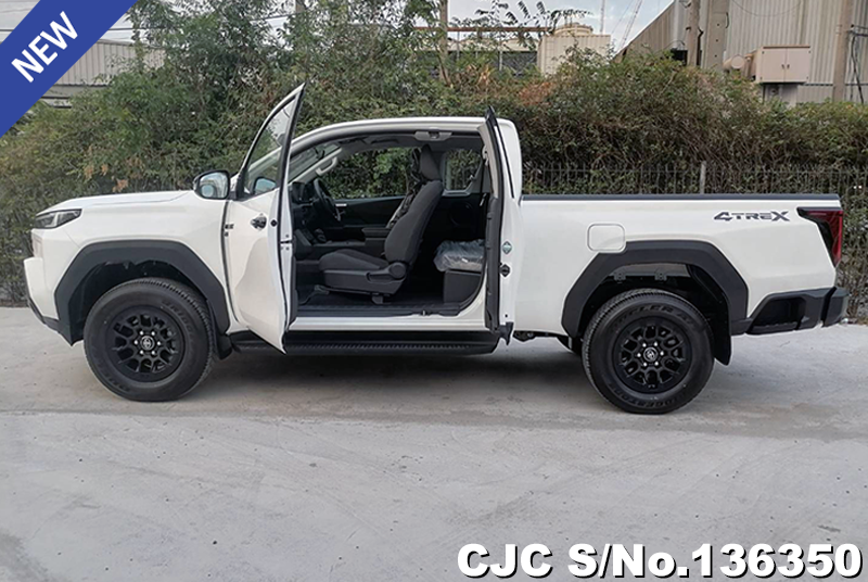 Toyota Hilux in Super White Ⅱ for Sale Image 8