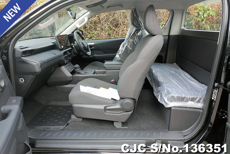 Toyota Hilux in Attitude Black Mica for Sale Image 12