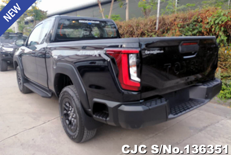 Toyota Hilux in Attitude Black Mica for Sale Image 1