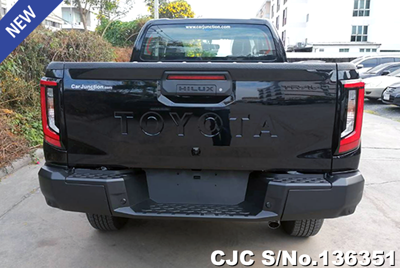 Toyota Hilux in Attitude Black Mica for Sale Image 4