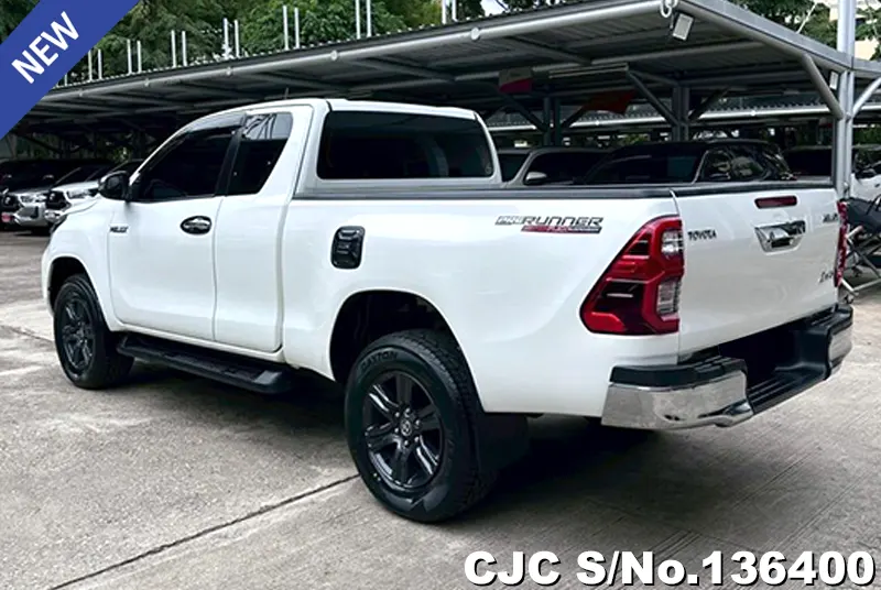 Toyota Hilux in White for Sale Image 1
