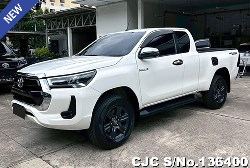 Toyota Hilux in White for Sale Image 3