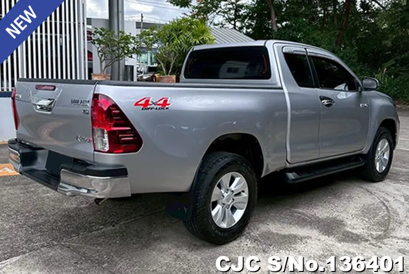 Toyota Hilux in Silver for Sale Image 2