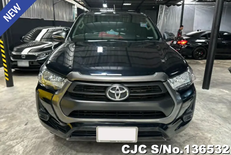 Toyota Hilux in Black for Sale Image 2