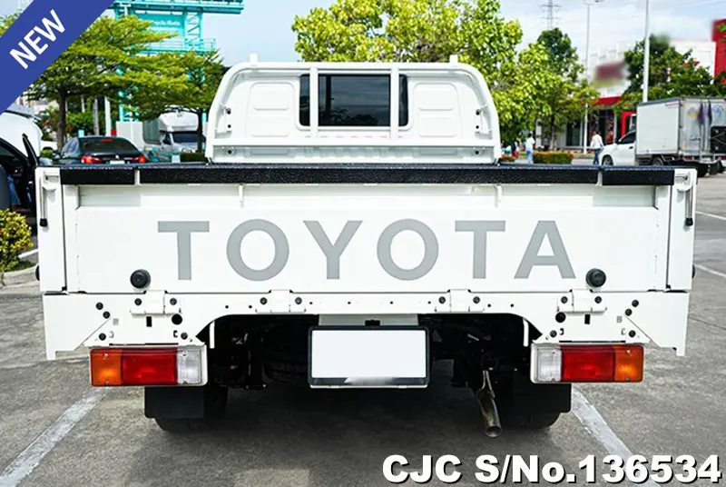 Toyota Hilux in White for Sale Image 5