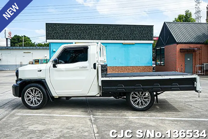 Toyota Hilux in White for Sale Image 6