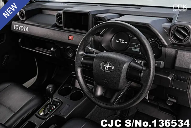 Toyota Hilux in White for Sale Image 9