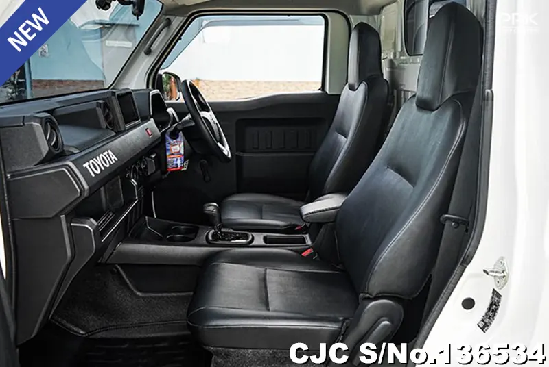 Toyota Hilux in White for Sale Image 11