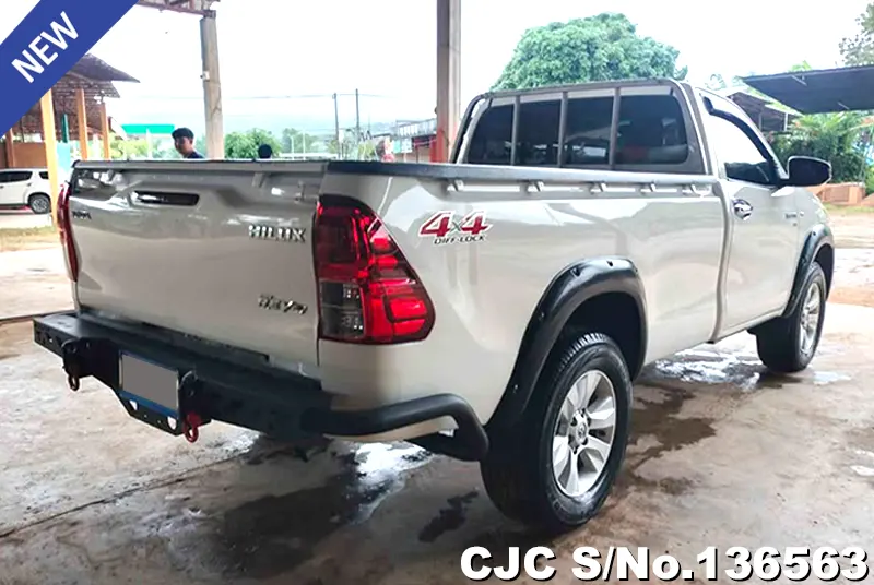 Toyota Hilux in White for Sale Image 2