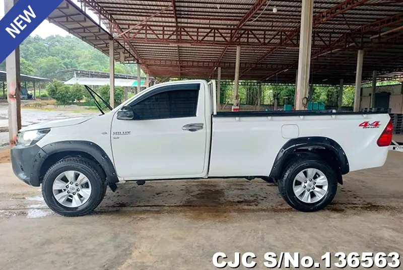 Toyota Hilux in White for Sale Image 5