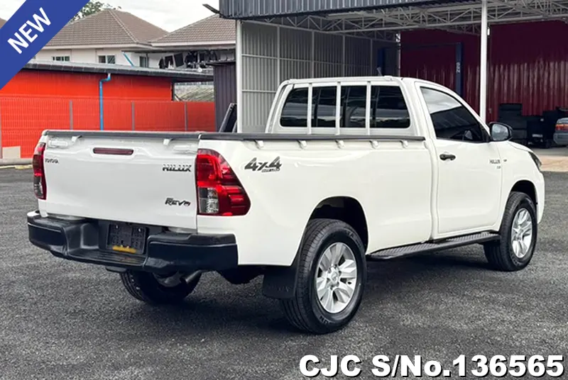 Toyota Hilux in White for Sale Image 2
