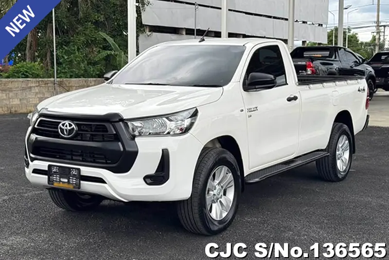 Toyota Hilux in White for Sale Image 3