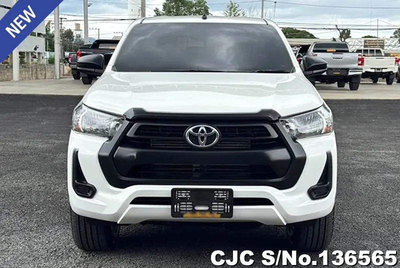 Toyota Hilux in White for Sale Image 4