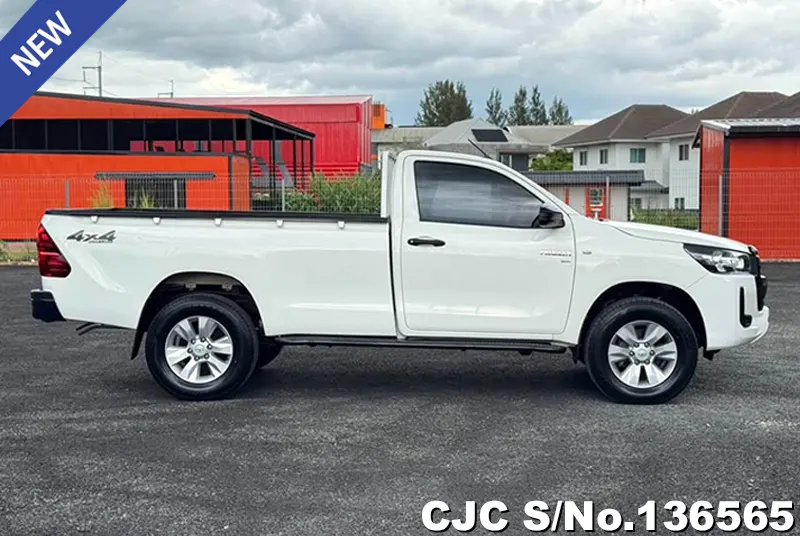 Toyota Hilux in White for Sale Image 6