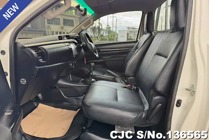 Toyota Hilux in White for Sale Image 9